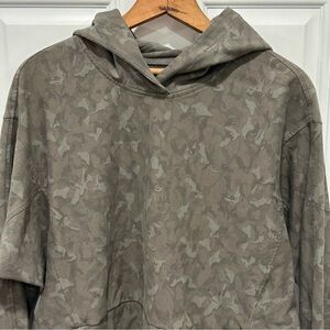 Athleta Farallon Printed Sweatshirt Womens Small Stratum Camo Laurel Olive Green